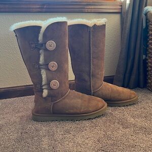 UGG Bailey Bow 3 Button Boots Size 8 In Great Condition